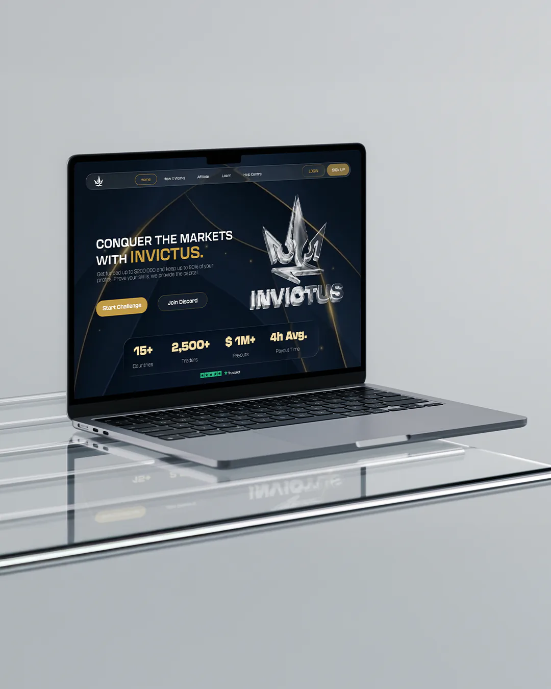 Webdesign Invictus zobrazený na notebooku